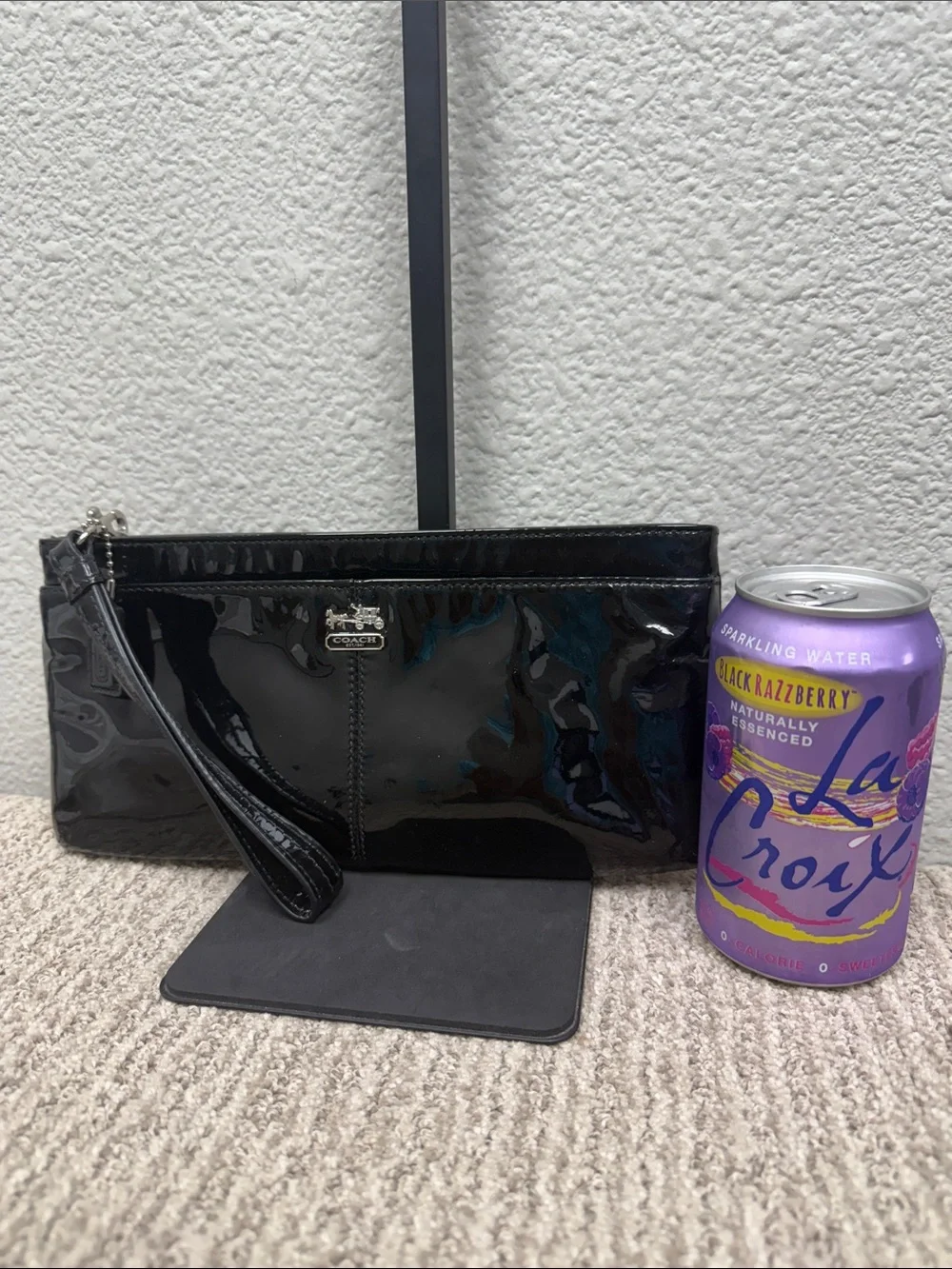 Coach Vintage Poppy Black Patent Leather Zip XL Wristlet with Logo Plaque-EUC